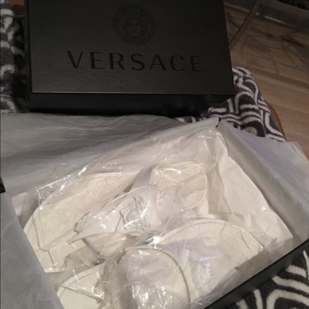 VERSACE 100% Authentic Donna White Thong Sandals
